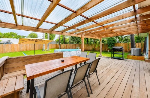 Edgewood House | Large Home with Pool | 5 Mins to Ft Lauderdale Port & Beach