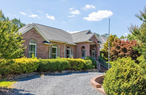 Pinehurst House | Large House w/Private pool - perfect for Golfing Groups 12 beds