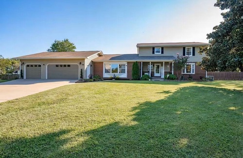 Murfreesboro House | Large house with pool,hot tub, and fully fenced big yard. Pets welcome.