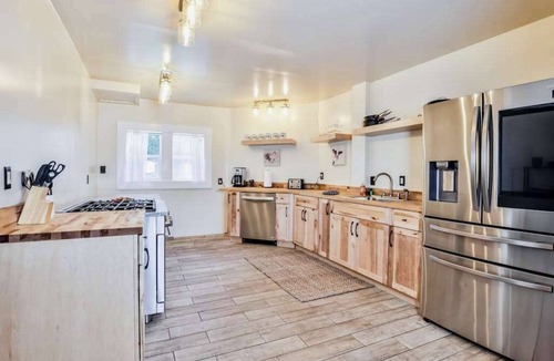 Rhinelander House | Large lakefront lodge w/Kayaks, Arcade games, WIFI, next to public boat launch