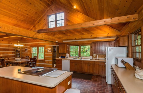 Nashville Cabin | Large Log Cabin | Hot Tub, Game Room & Near Nashville 5BR, 3BA