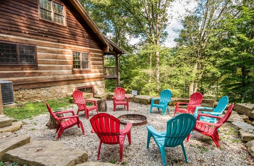 Nashville Cabin | Large Log Cabin | Hot Tub, Game Room & Near Nashville 5BR, 3BA