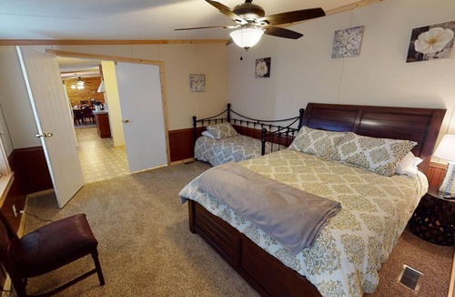 Nelsonville Cabin | Large, Open Sunset Cabin in Star of Hocking Hills