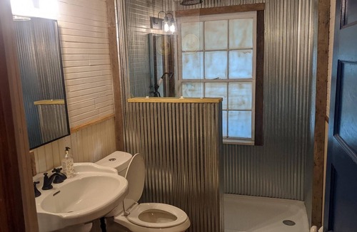 Hardy Cabin | Large remolded hunting lodge with beautiful views of the Spring River Falls