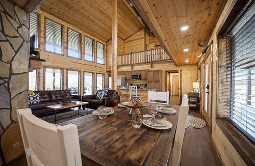 Golden Cabin | Large River front cabin overlooking Glover River