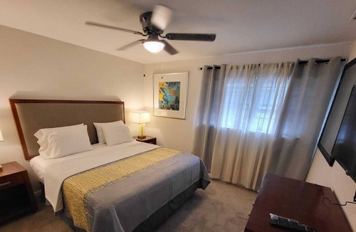 Cordova House | Large Southern Mansion with Swimming Pool, 5 king beds