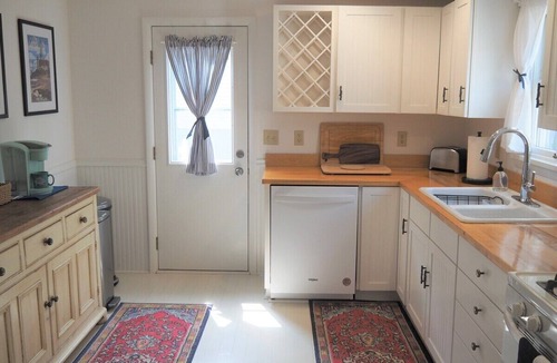 Frankfort House | Latitude Adjustment II - SIMPLY GORGEOUS WITH GREAT LOCATION CLOSE TO DOWNTOWN!