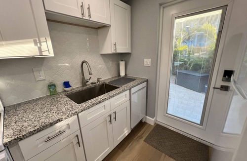 Englewood Villa | Laughing Gull on the Key! 3min walk to beach Sunsets! Kayaks, Bikes and More!