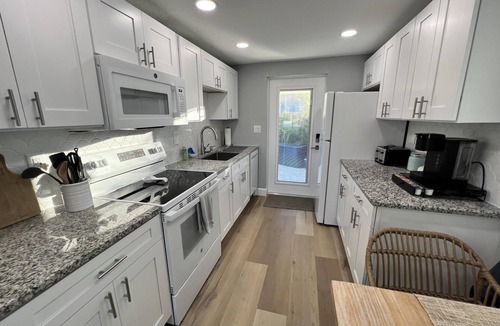 Englewood Villa | Laughing Gull on the Key! 3min walk to beach Sunsets! Kayaks, Bikes and More!