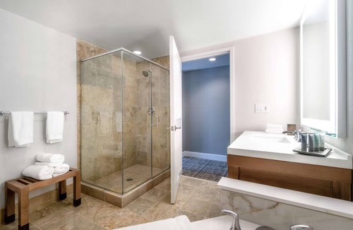 Braselton Hotel | Lavish Retreat w/Cozy Interiors + Scenic Views Near Pool Mountain – 6 Miles
