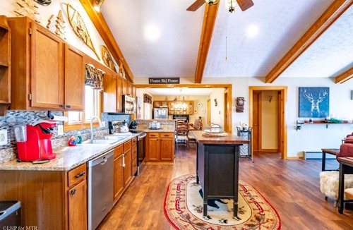 Old Timberline Ski Chalet | Lazy Bear - 637 Fern Lane Lazy Bear - 637 Fern Lane