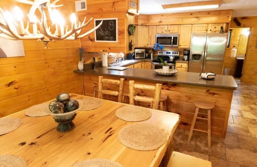 Sevierville Cabin | Lazy Bear Cabin w/Breathtaking Views!