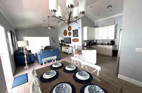 Mid Island House | "Lazy Day" - Beach Paradise w/Pool, 2 min walk to beach! Pet friendly!