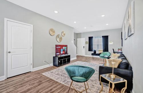 Clarksville House | Legacy Executive Retreat Modern 2BR Townhome Near Ft Campbell