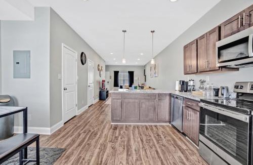 Clarksville House | Legacy Executive Retreat Modern 2BR Townhome Near Ft Campbell