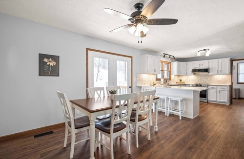 Burlington House | Legacy Farm Retreat Cozy Stay