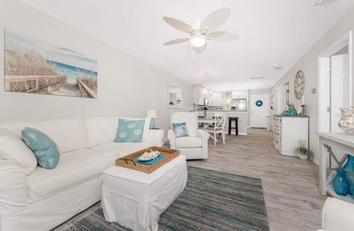 Grove City Condo | Lemon Bay Hidden Gem-10 minutes to Gulf of Mexico