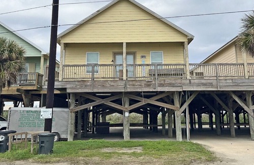 Grand Isle House | Lemonade Escapade Walk to Beach Pet Friendly
