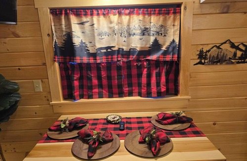 Union Mills Cabin | Let your soul connect with nature| Sauna| Family| Couples| Solo| Creek