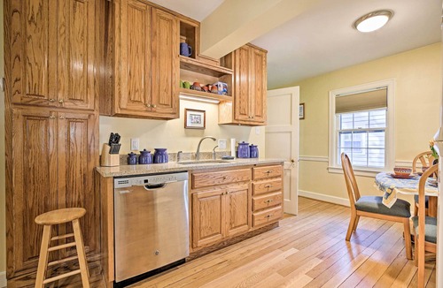 Lexington Cottage | Lexington Getaway w/Backyard Deck < 2 Mi to UK!