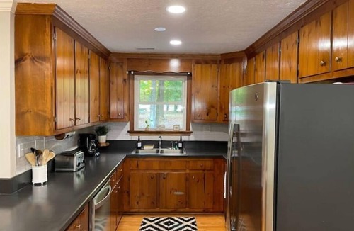 Bumpass House | License To Chill - Lakefront/Screened in Porch
