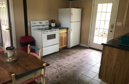 Luray Cottage | LIFE IS BETTER AT THE SHENANDOAH RIVER AT OUR COZY RIVERFRONT COTTAGE!