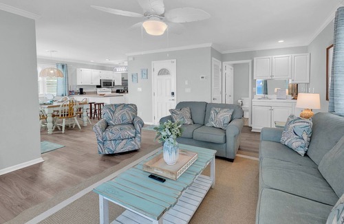 Murrells Inlet House | Light House - Oceanfront in Garden City Beach