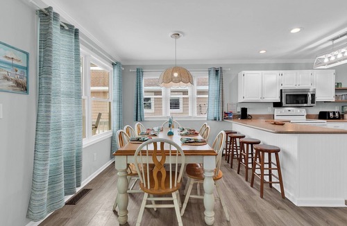 Murrells Inlet House | Light House - Oceanfront in Garden City Beach