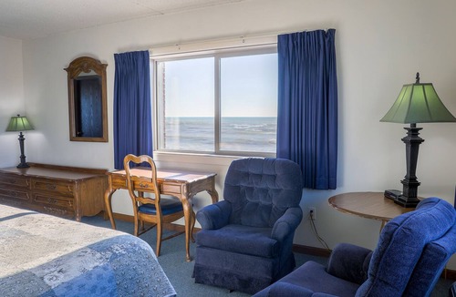 Two Rivers Hotel | Lighthouse Inn