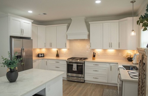 Old Town House | "Lil House" Cozy 2-bedroom cottage walking distance to beach and downtown.