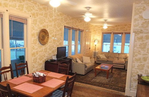 Beulah Cottage | Lil's on the Lake - LARGE, CHARMING, AND PET-FRIENDLY COTTAGE ON CRYSTAL LAKE!