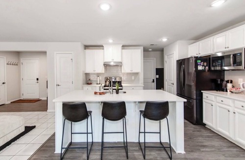 Monroe House | Lions Den -Gym-Dog Friendly- Walkable Community- Close to Monroe and Wingate