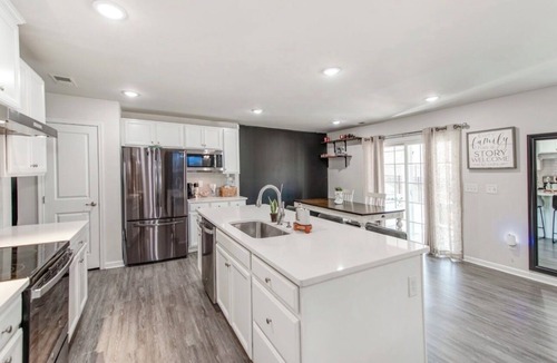 Monroe House | Lions Den -Gym-Dog Friendly- Walkable Community- Close to Monroe and Wingate