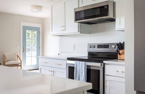 Empire House | Little Glen Cottage|Lakefront|Hot Tub|Dog Friendly