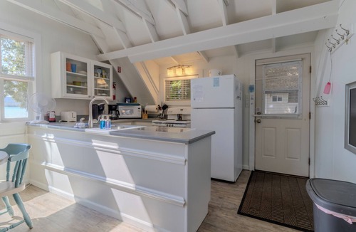 Empire Cottage | Little Glen getaway for 5 guests at Mama Bear