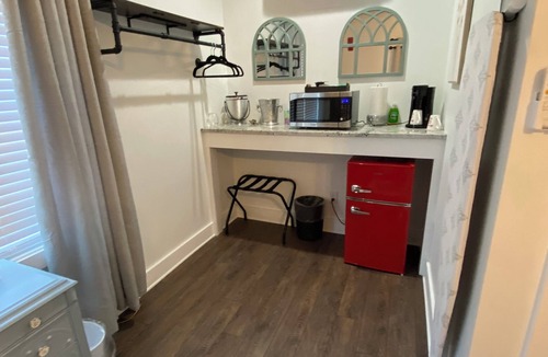 Washington House | Little Inn on Main
