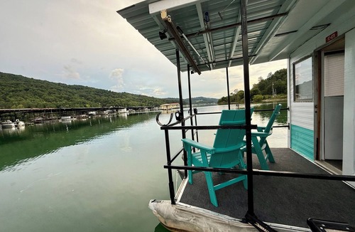 New Tazewell Boat Rental | Little Palm Tiny Houseboat on Norris Lake!