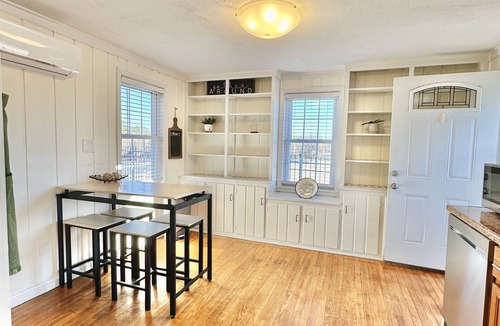 Fredericksburg Cottage | “Little Sligo” Downtown cottage.