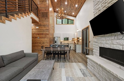 Broken Bow Cabin | Living Waters Riverfront Retreat in Broken Bow