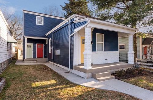Highlands Apartment | Local Legends Lounge - Walkable to fun- Location!
