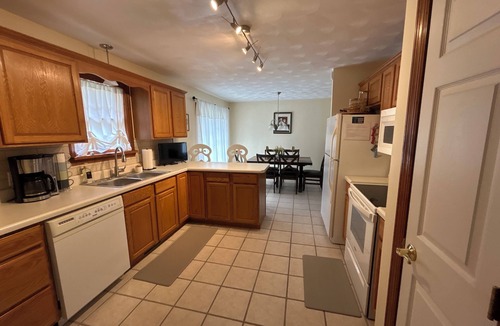 Farmington House | Located close to all the local attractions in a peaceful mountain setting!