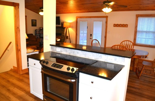 Highlands Cabin | Locust Flats - PET-FRIENDLY MOUNTAIN Cabin = Decks-Views-Firepit