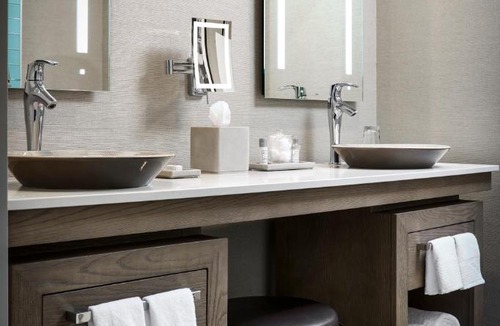 Ashwaubenon Hotel | Lodge Kohler
