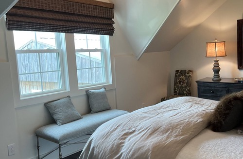 Georgetown Bed & Breakfast | Loft above Beautiful Horse Barn on Bourbon Trail