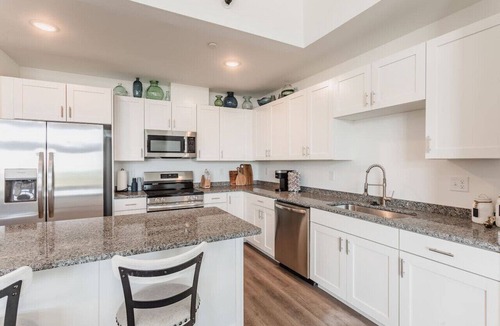 Wyandotte Apartment | Loft Penthouse 2 Balcony Arcade 2 Bed Pool and Gym