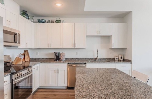 Wyandotte Apartment | Loft Penthouse 2 Balcony Arcade 2 Bed Pool and Gym
