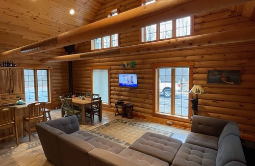 Babcock Cabin | Log cabin secluded on 80 acres