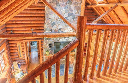 Pigeon Cabin | Log Lover's Dream on Sand Point