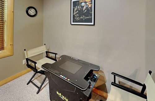 Oakland House | Logged Out