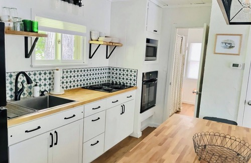Traverse City Cottage | Long Lake Peninsula Traverse City 3BR Home. Lake, Kayaks, Bikes, Swim, Pets